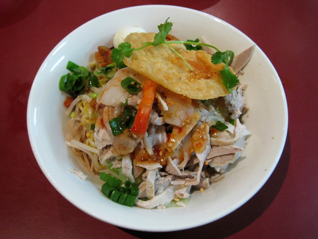 Hủ tiếu khô trộn kiểu miền Nam