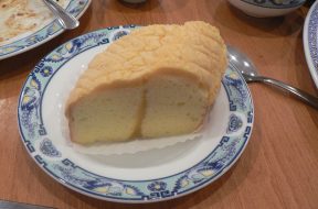 Bánh bông lan mềm xốp