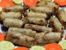 Đĩa chả giò vàng giòn ăn kèm rau sống
