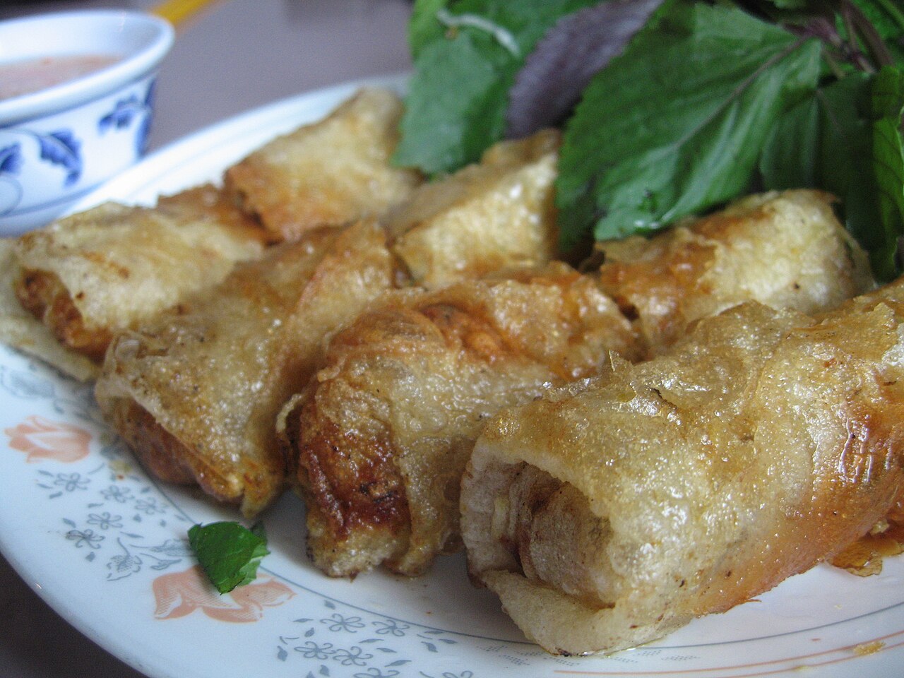 Chả giò chiên vàng ruộm