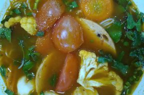 Bún riêu chay với riêu giả cua và cà chua