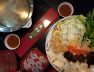 Nguyên liệu nhúng lẩu bày sẵn trên bàn
