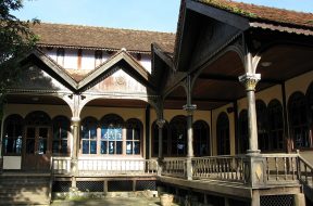 Nhà thờ gỗ Kon Tum