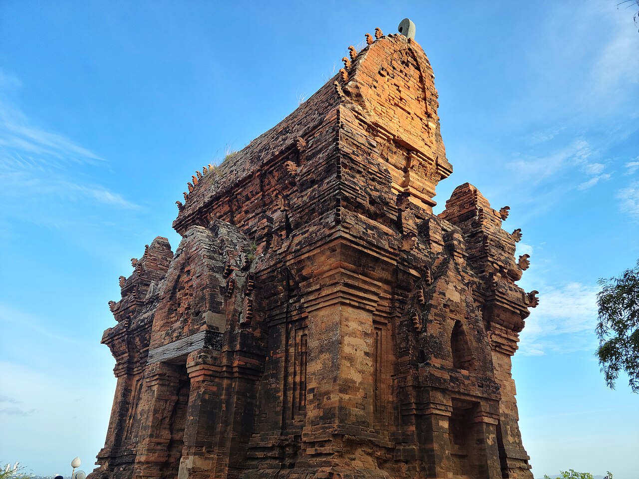 Tháp Chăm Po Klong Garai