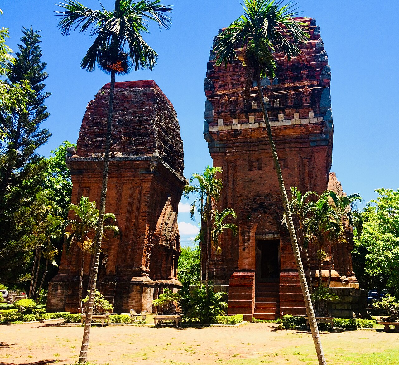 Tháp Đôi Quy Nhơn, di tích Chăm giữa thành phố