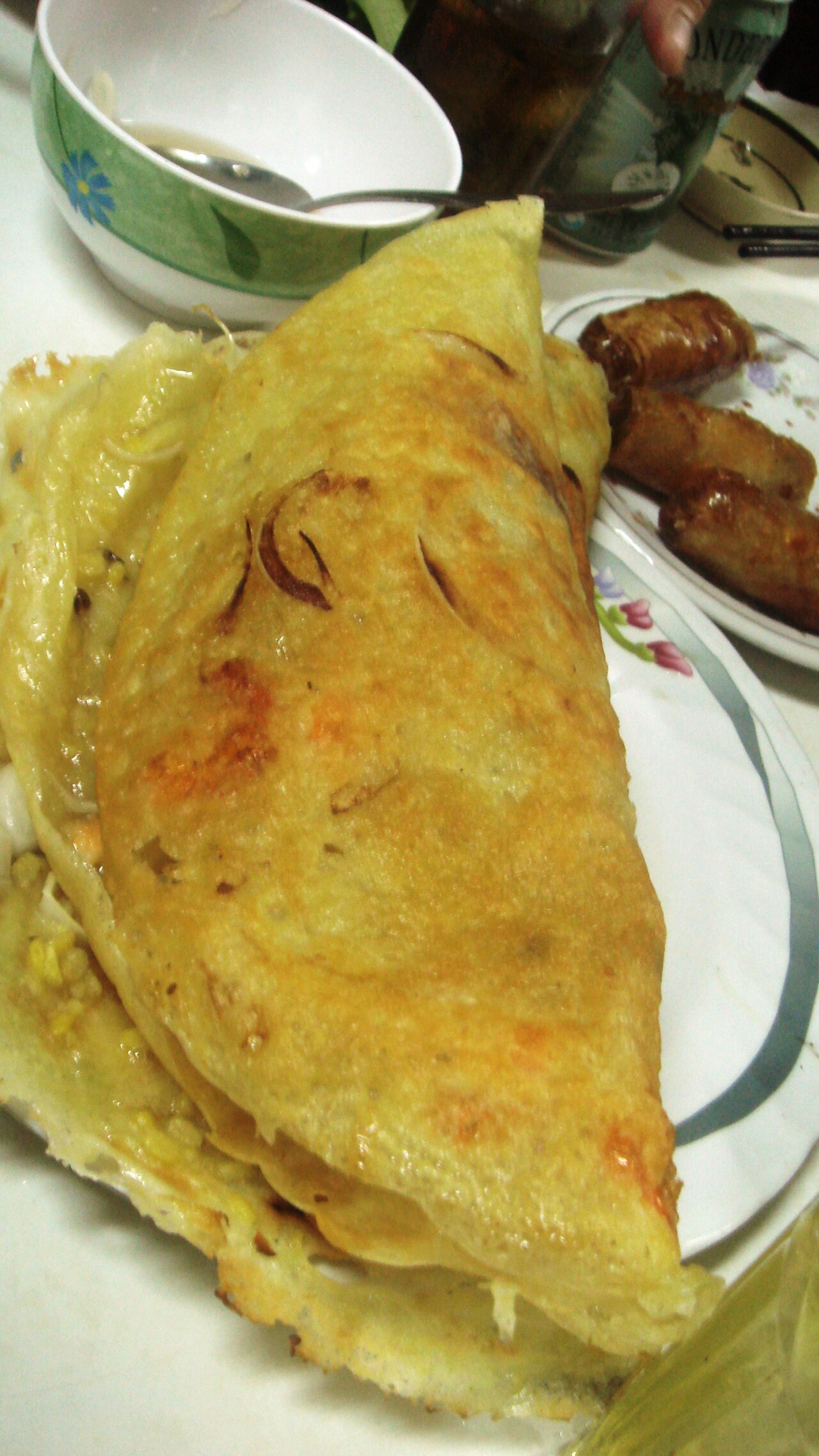 Bánh xèo vỏ giòn gập đôi nhân tôm thịt