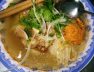 Tô bún bò Huế đỏ cam với giò heo và thịt bò