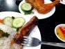 Đĩa cơm tấm sườn cọng nướng