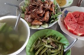 Bữa cơm gia đình Việt Nam hằng ngày